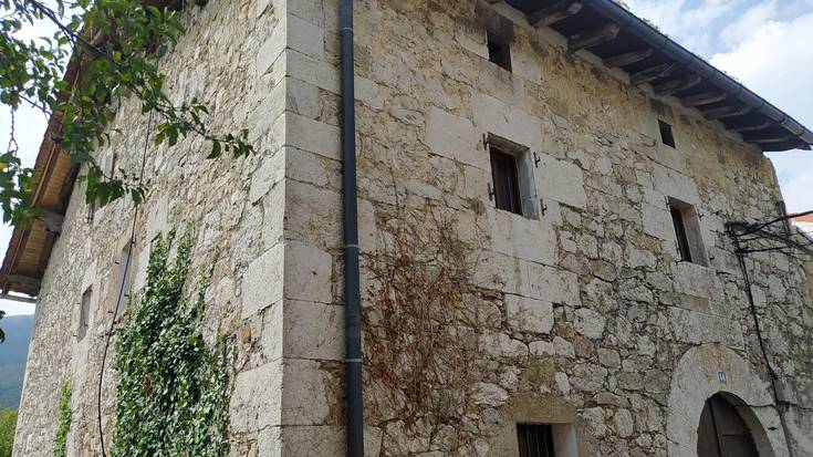 Gizarte egoitza egokitzeko lanak eman nahi ditu kontzejuak