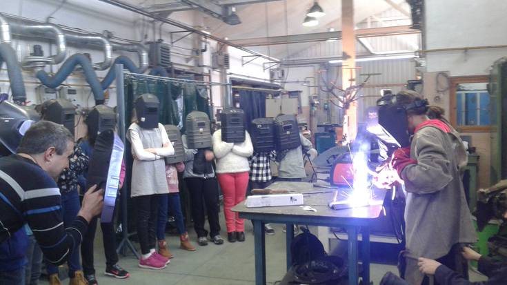 LHn teknologia aplikatuko eta ekintzailetzako gela