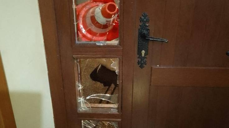 Mojen eraikinean kalteak eragin dituzte