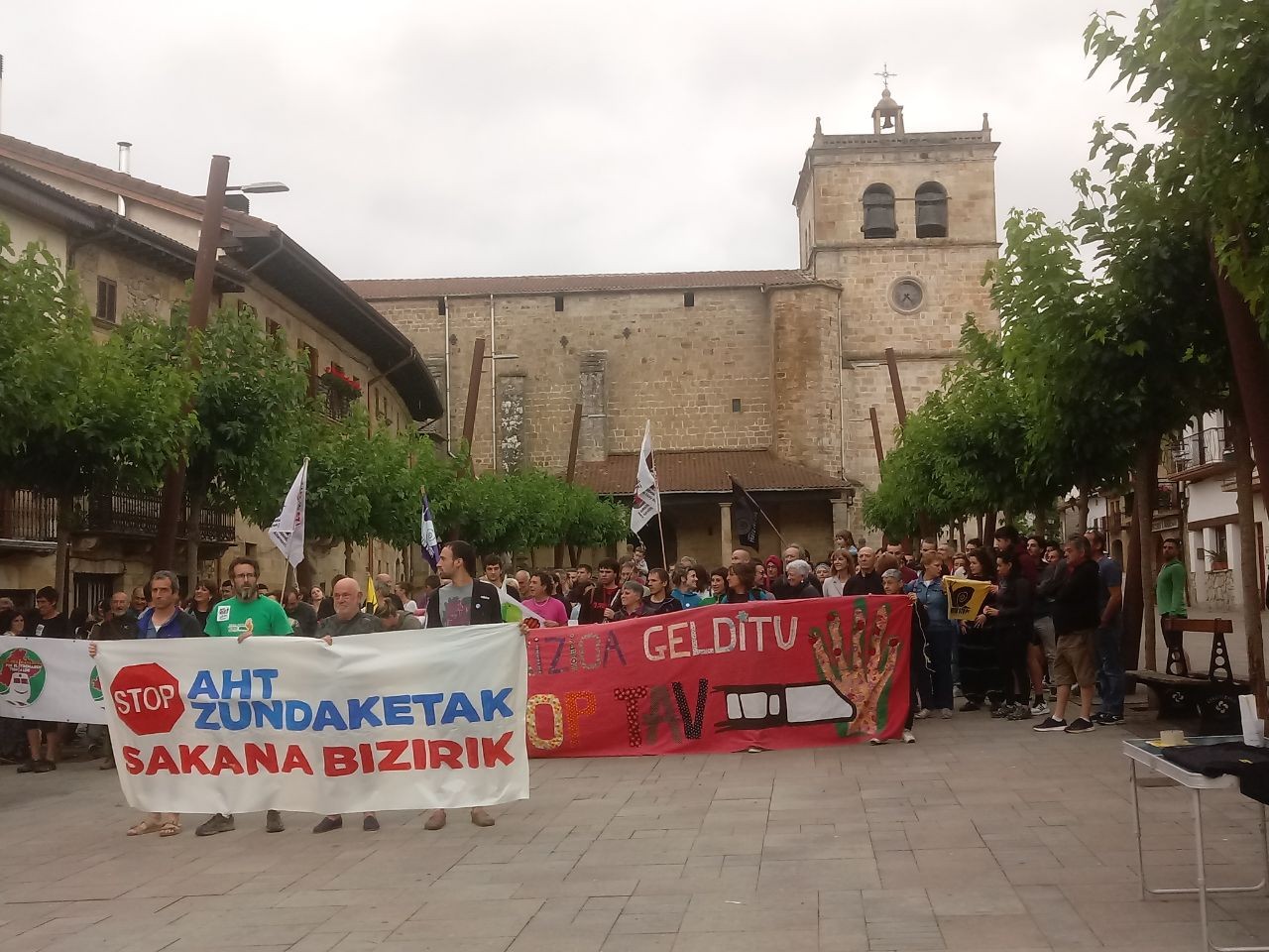 Salatu dutenez, AHTaren "mehatxua eta horrek dakarren kaltea" bertan dago