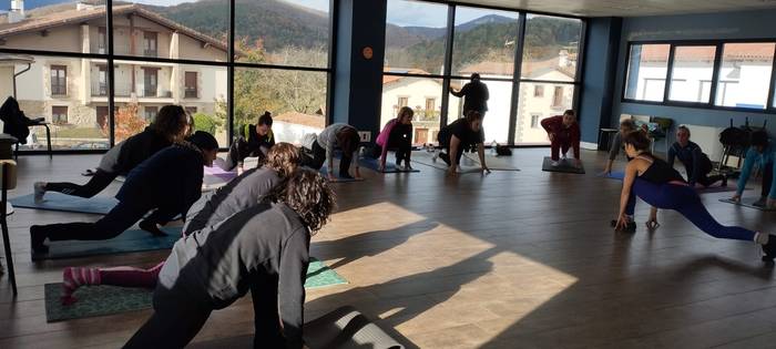 Emakumeendako Yoga Hormonala Irurtzunen