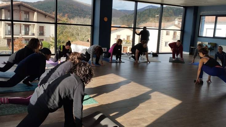Emakumeendako Yoga Hormonala Irurtzunen