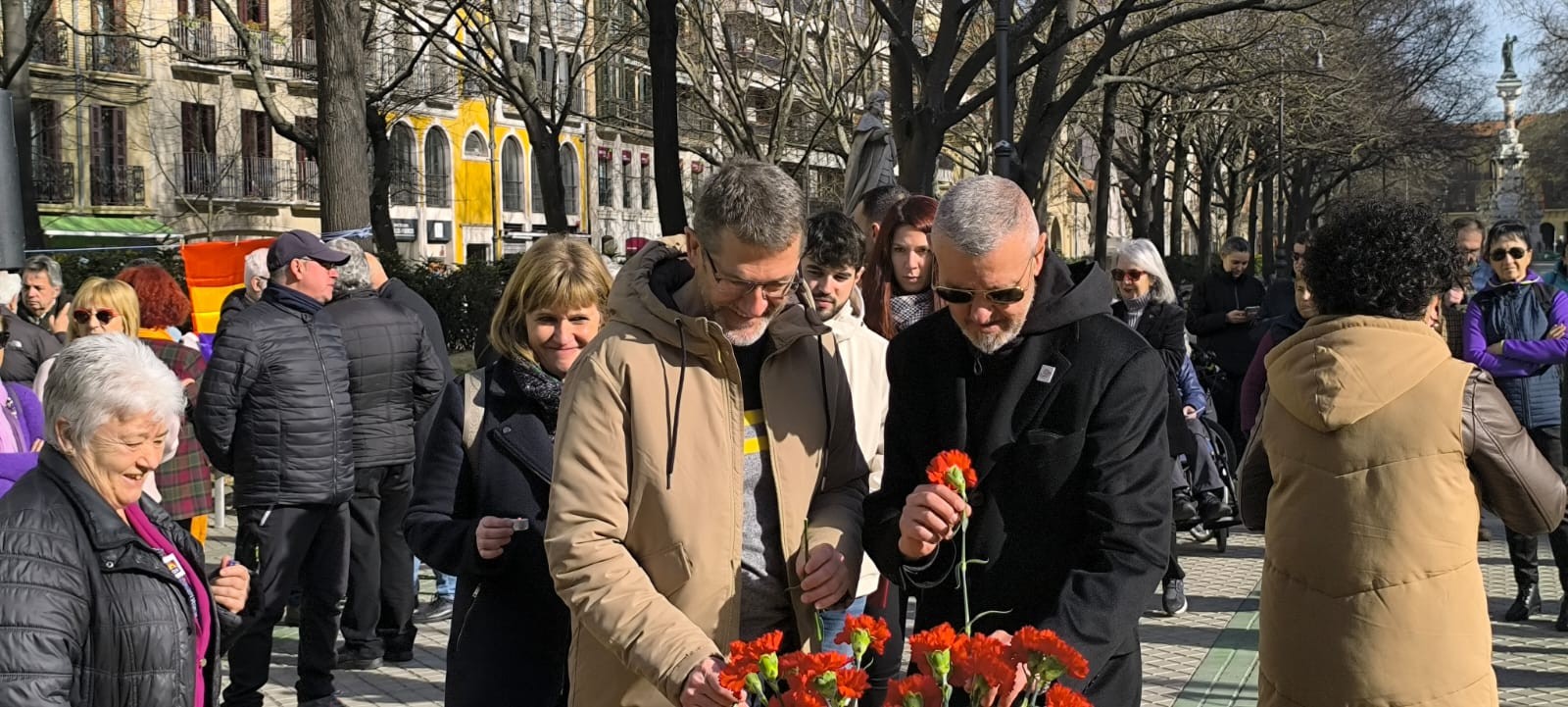 Naziek hil eta deportatuak omendu dituzte