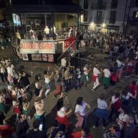 Altsasuko Zortzikoa eta Larrain dantza ikasten