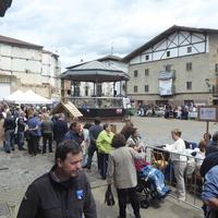Maiatza hasierarekin, festak eta Artisau Azoka