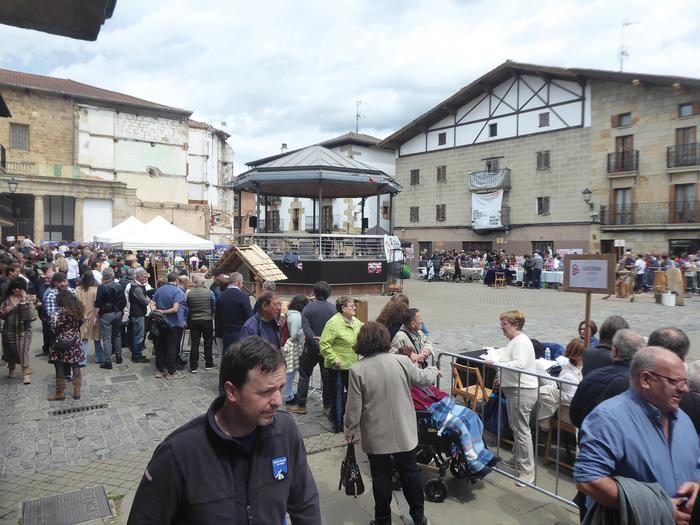 Maiatza hasierarekin, festak eta Artisau Azoka