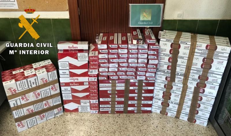 Kontrabandoko 300 tabako-kartoirekin harrapatuta 
