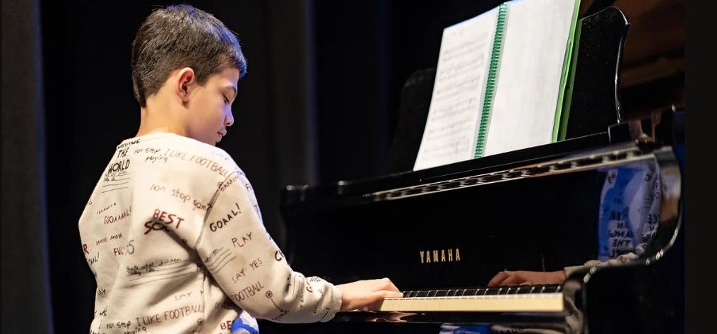 Musika eskola eszenatokira
