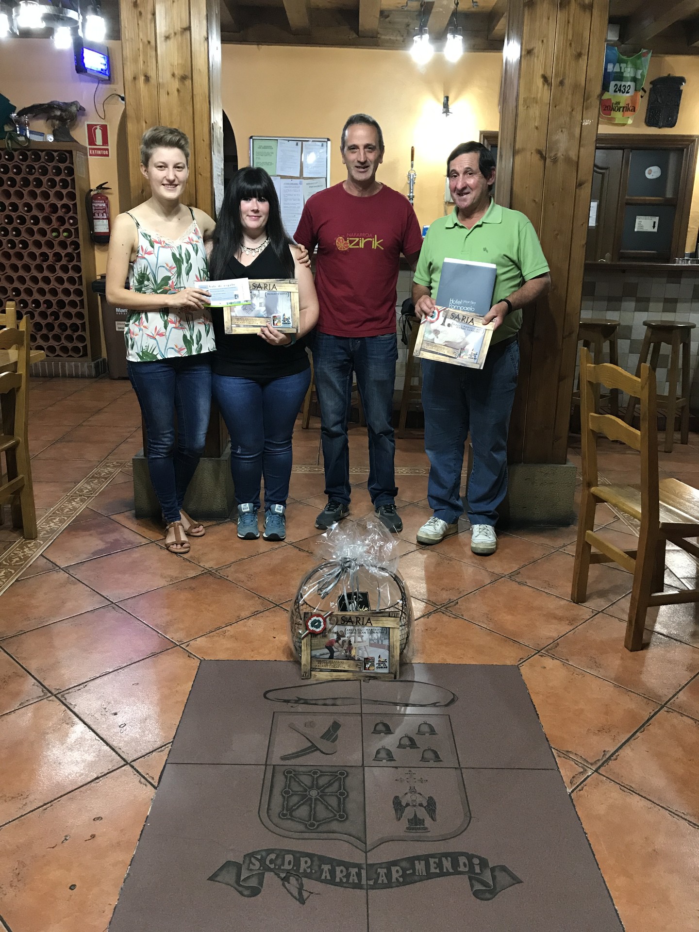 Artzain Eguneko argazkilari onenak sariekin
