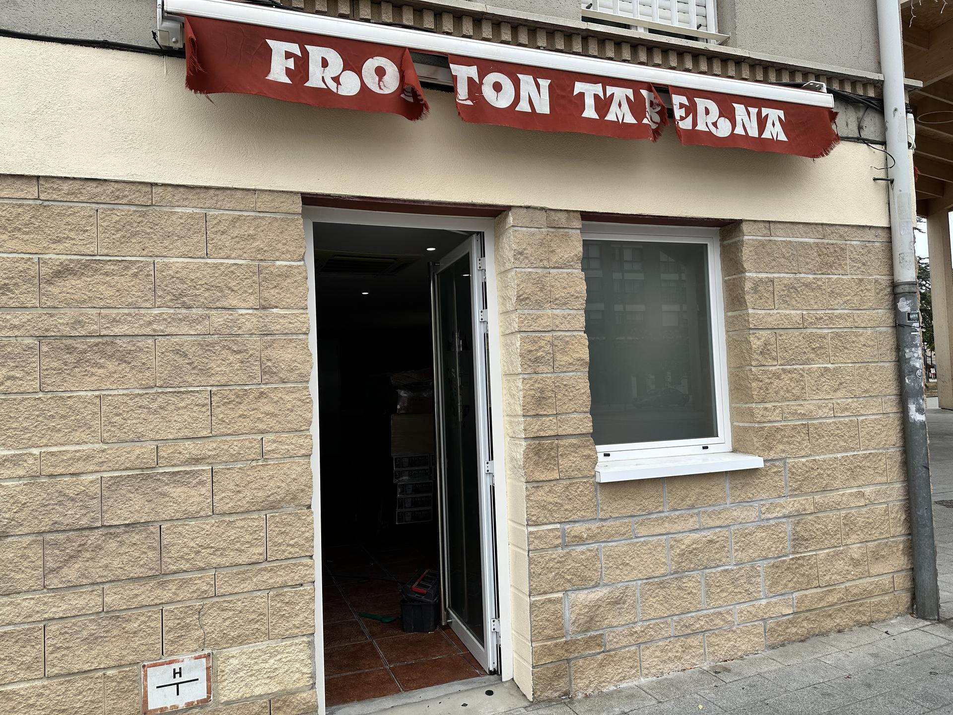 Frontoiko taberna hartzeko eskaintzarik ez da izan
