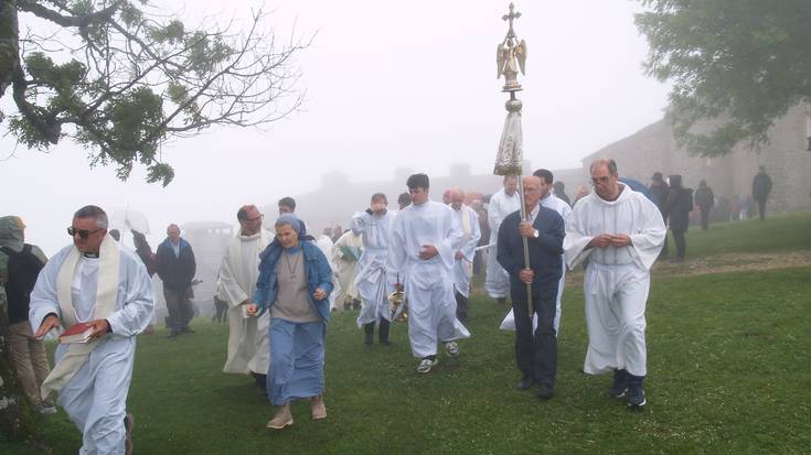 Aralarko Trinitate ermita zaharberritu dute