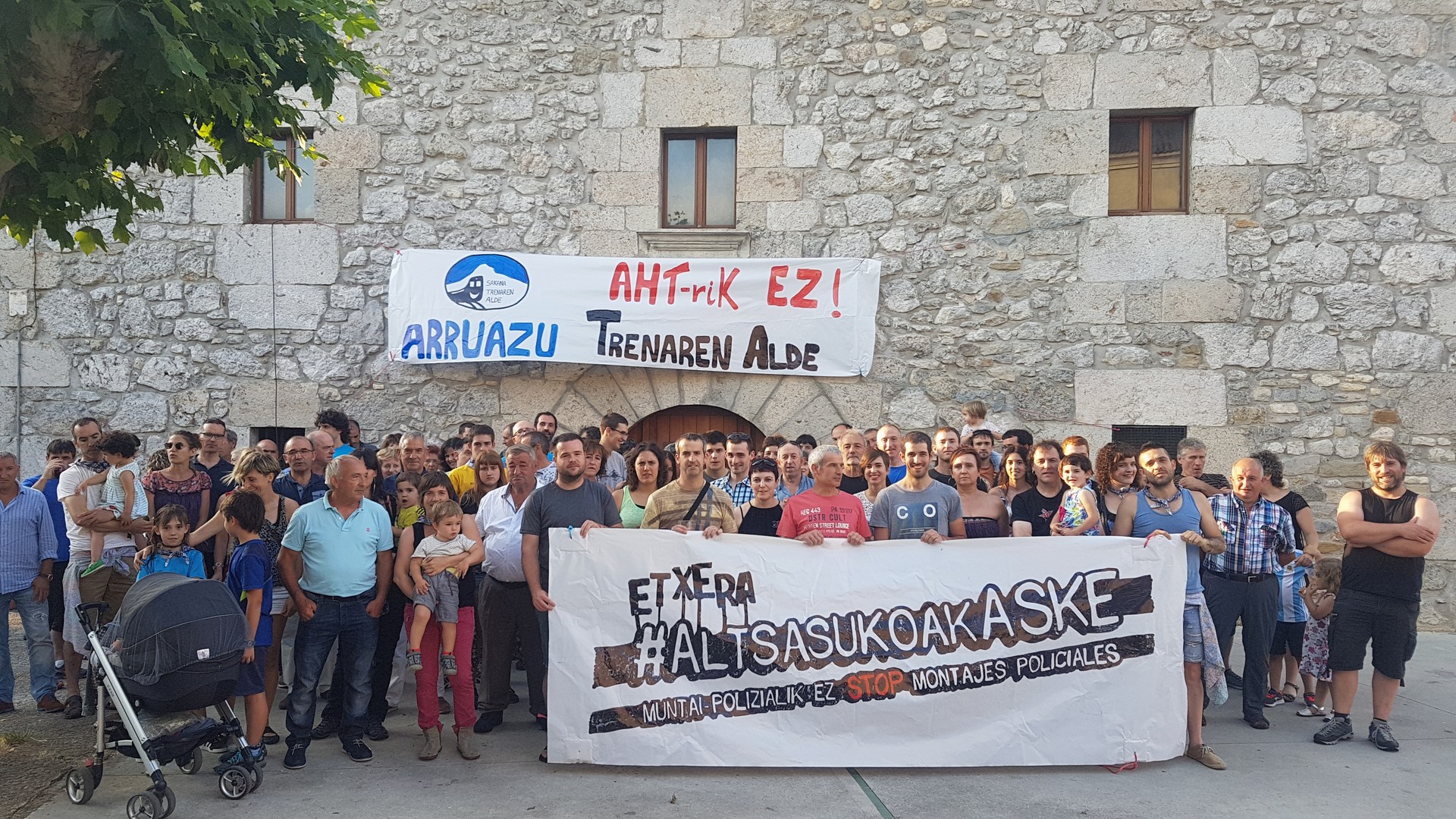 Aldarrikapen bikoitza festetan 