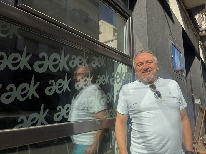 "Euskaltegiko giroa berezia da; ondo pasatu, eta motxila euskaraz beteta!"