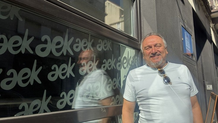 "Euskaltegiko giroa berezia da; ondo pasatu, eta motxila euskaraz beteta!"
