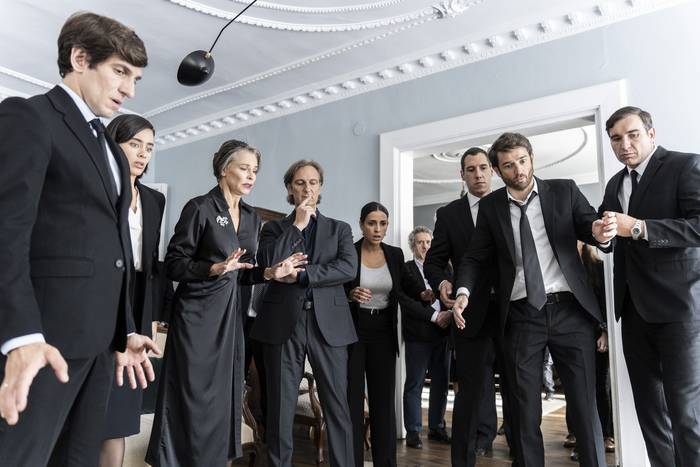 'Un funeral de locos' filmaren emanaldia