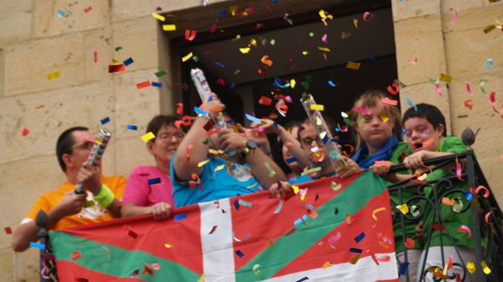 Eztanda koloretsua Altsasun