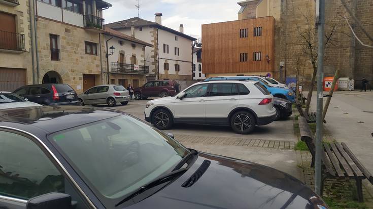 Zubeztia plazako aparkalekua aldi baterako itxita