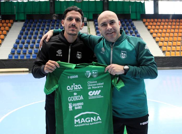 M. Riveras, Osasuna Magna Xotako plantilla indartzeko