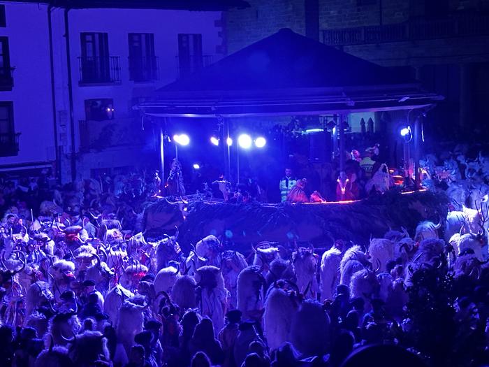 Momotxorroen dantzaren entseguak