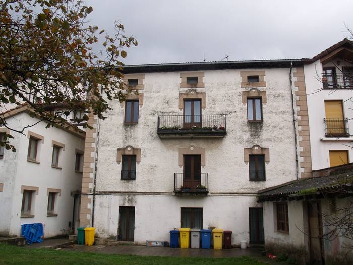 Udaletxea berritzeko lanak eman ditu udalak