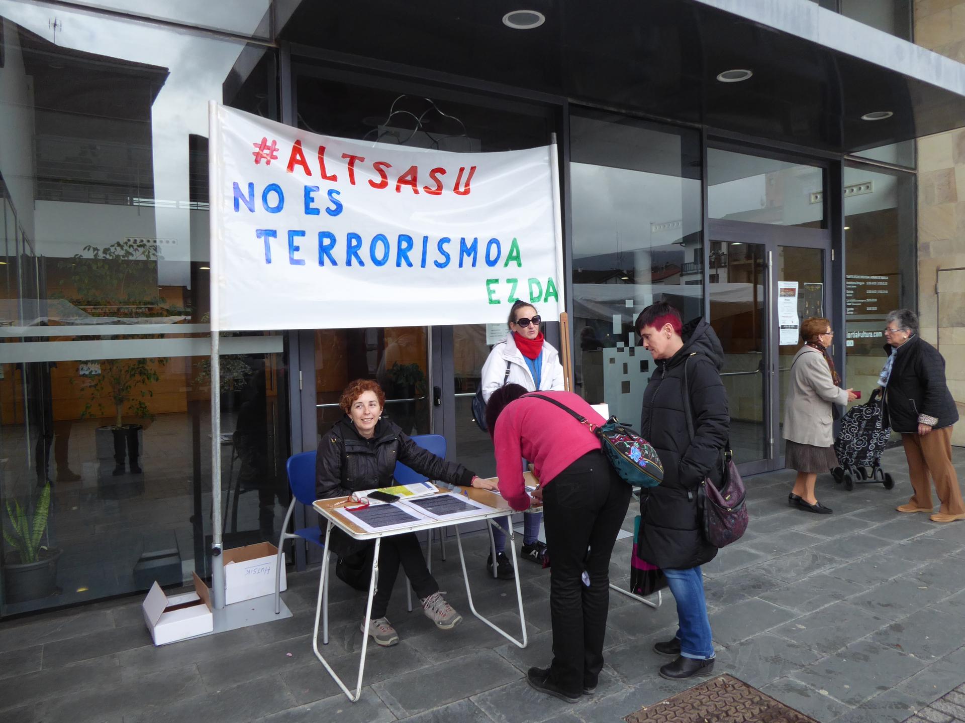 Sinadura bilketa azokan 