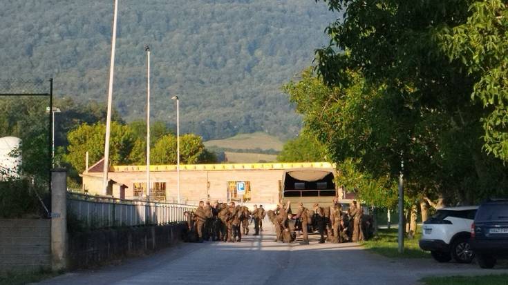 Militarrek ariketak egin zituzten Uharte Arakilen