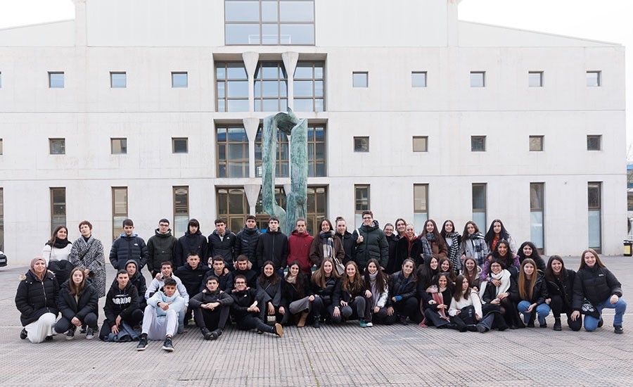 Institutuko ikasleak unibertsitatean