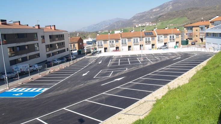 Berritutako aparkalekua zabalik