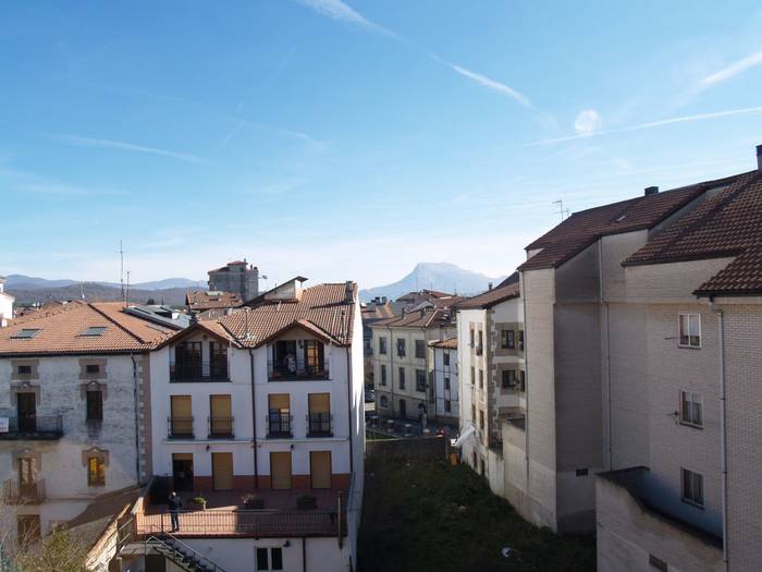 Etxebizitza Merkatu Tentsionatuko Eremuarekin udal plana