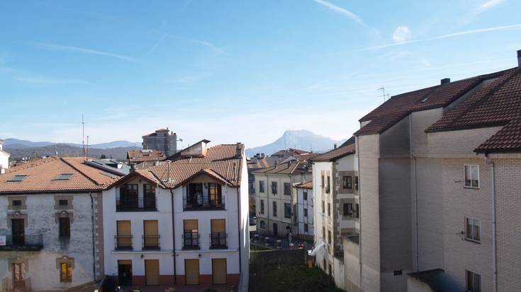 Etxebizitza Merkatu Tentsionatuko Eremuarekin udal plana