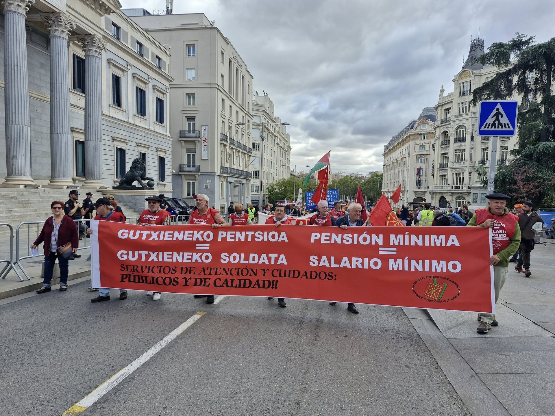 Pentsionisten mugimendukoak Madrilen protestan