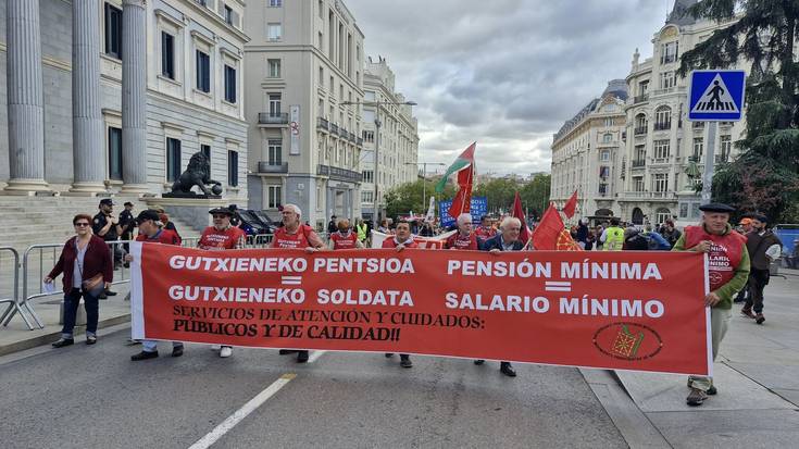 Pentsionisten mugimendukoak Madrilen protestan