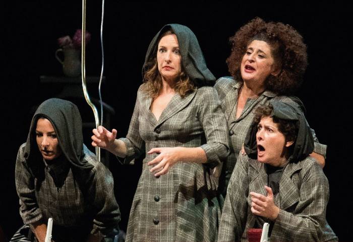 Las Niñas de Cadiz konpainiaren El viento es salvaje ikuskizuna