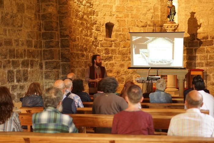 Arakil, Uharte Arakilgo mediku kontsultategia eta Arbizuko udaleko kontuak
