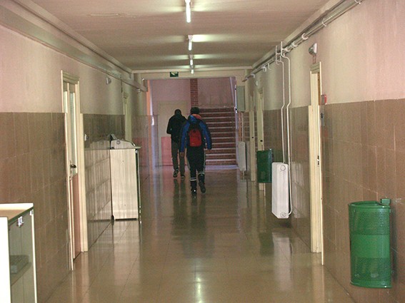 16 ikasle konfinatuta
